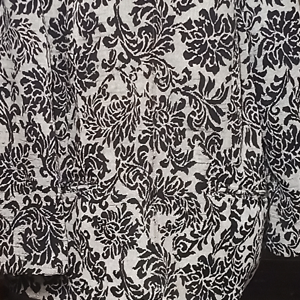 Alfred Dunner ladies jacket. Beautiful baroque design